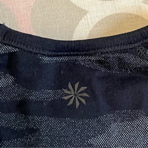 ATHLETA GIRL Black Gray Camouflage Camo Power Up Seamless Thumbhole Top Large - Picture 10 of 12